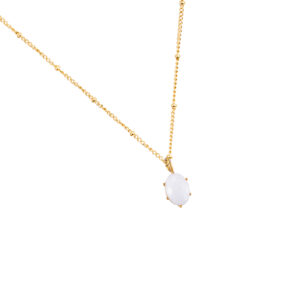 goldene Kette mit weißem Stein als Anhänger