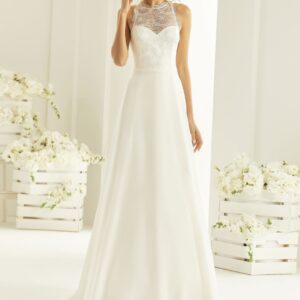 schlichtes Brautkleid mit Spitzenoberteil und Chiffonrock