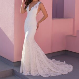 Allover Spitzen Brautkleid im Fit and Flare Schnitt