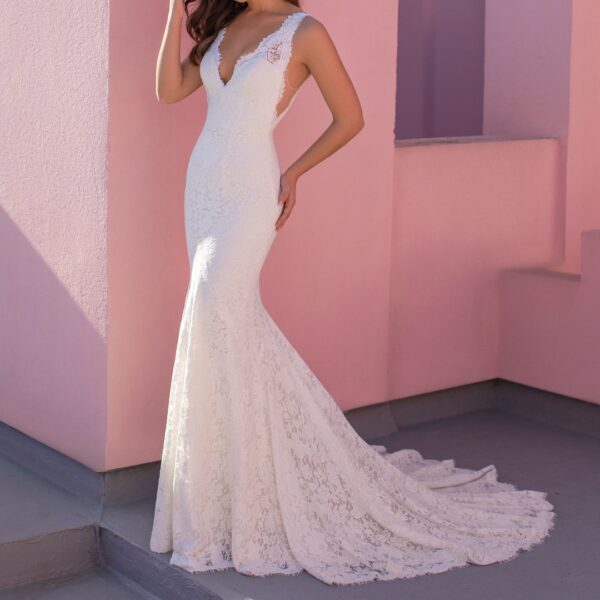 Allover Spitzen Brautkleid im Fit and Flare Schnitt