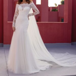Meerjungfrauenkleid mit Tüllrock und Spitzenoberteil mit Carmenausschnitt und langen Ärmeln
